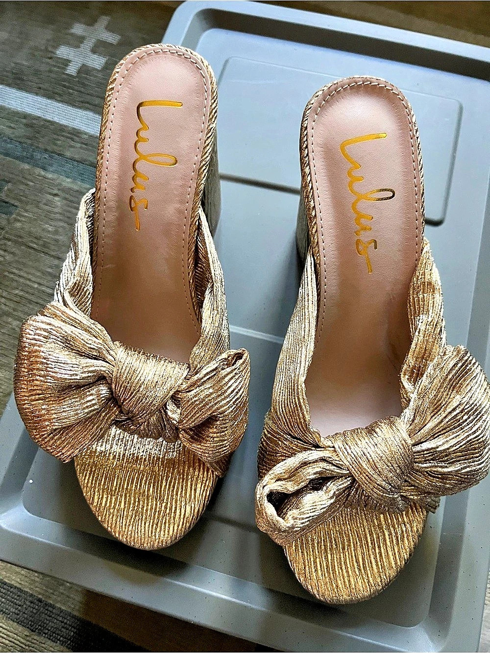 Lulus Metallic Bow Heels Gold US 5.5 Like New